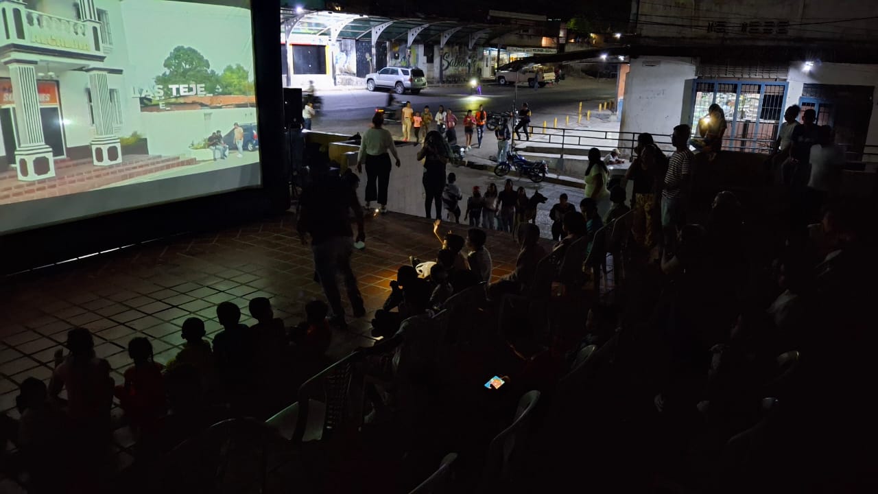 más de 200 niñas y niños de Sabaneta, estado Aragua asistieron a la proyección de ALUCINE en semana santa 2026